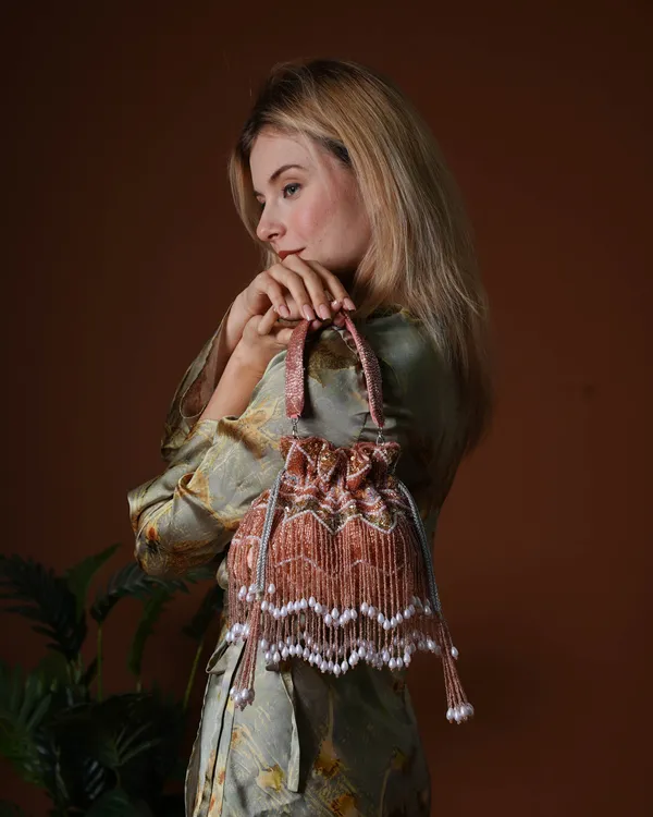 Zarifa_Rose_Fringe_Potli